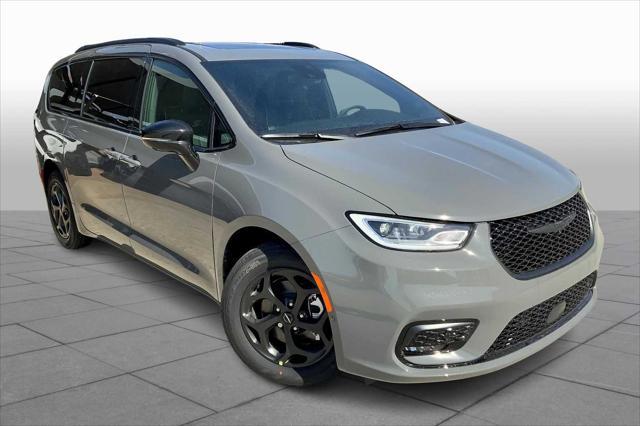 new 2025 Chrysler Pacifica Hybrid car, priced at $60,275