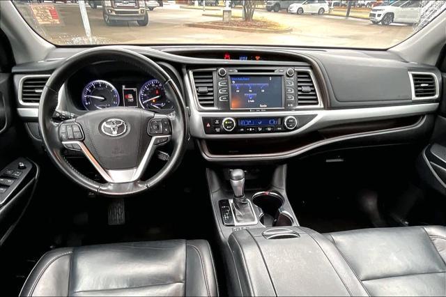 used 2019 Toyota Highlander car, priced at $25,999