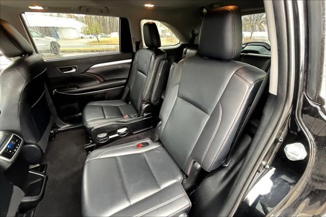 used 2019 Toyota Highlander car, priced at $25,999