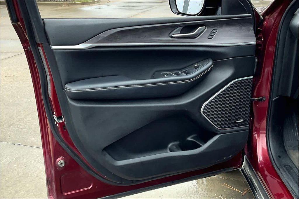 used 2022 Jeep Grand Cherokee L car, priced at $30,999