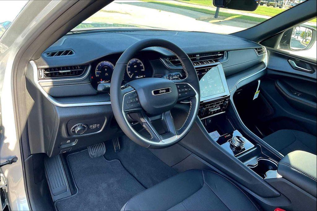 new 2025 Jeep Grand Cherokee L car, priced at $42,915