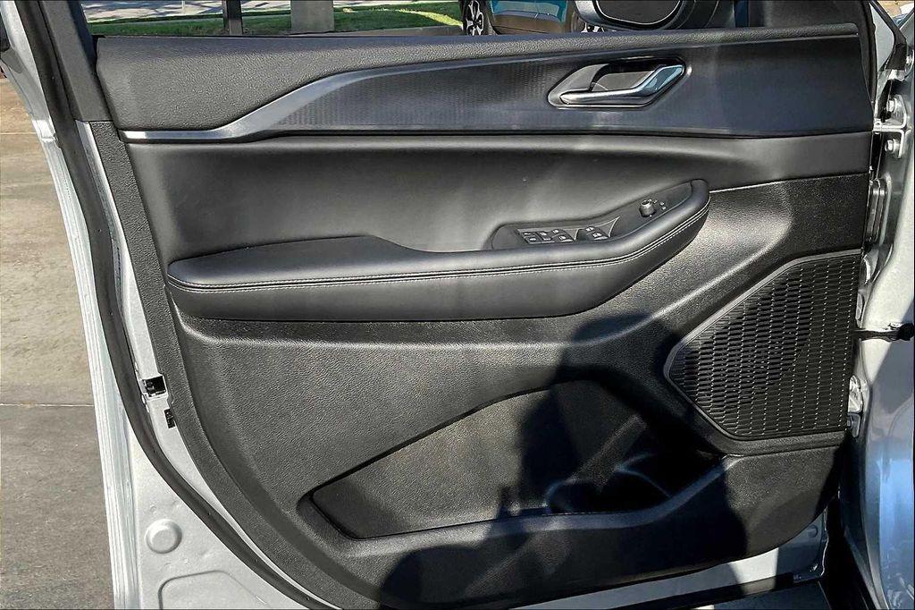 new 2025 Jeep Grand Cherokee L car, priced at $42,915