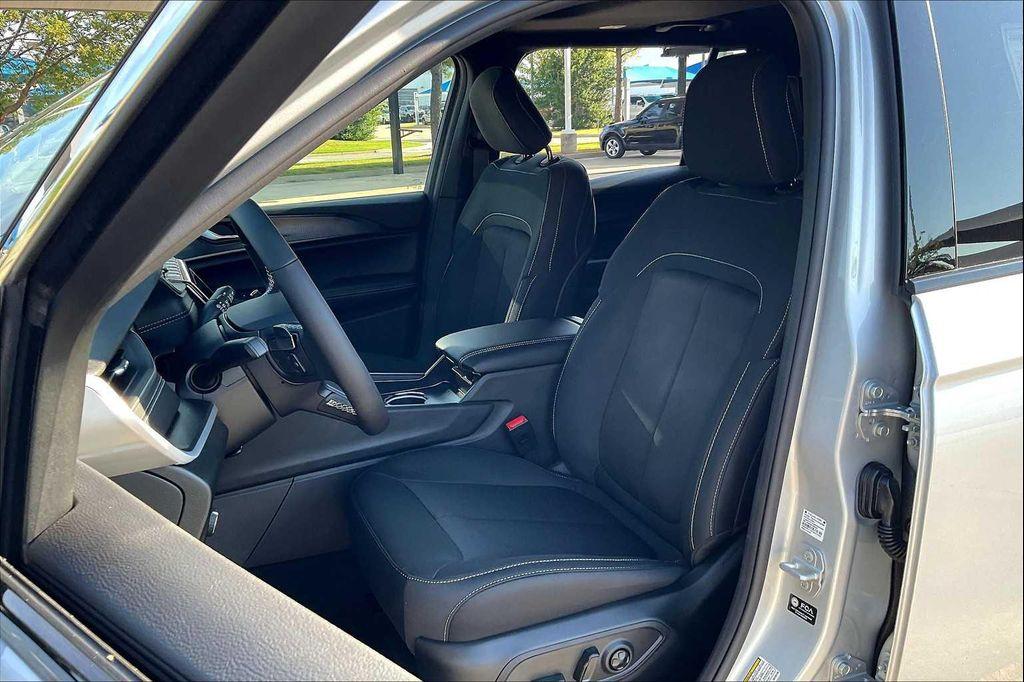 new 2025 Jeep Grand Cherokee L car, priced at $42,915