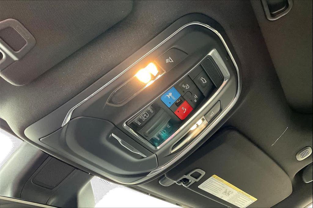 new 2025 Jeep Grand Cherokee car, priced at $45,875