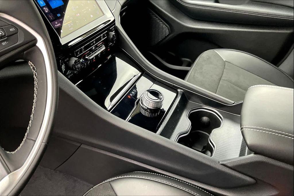 new 2025 Jeep Grand Cherokee car, priced at $45,875