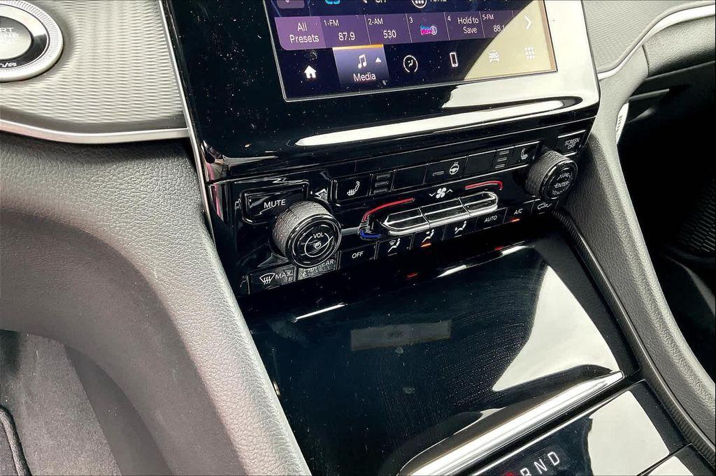 new 2025 Jeep Grand Cherokee car, priced at $45,875