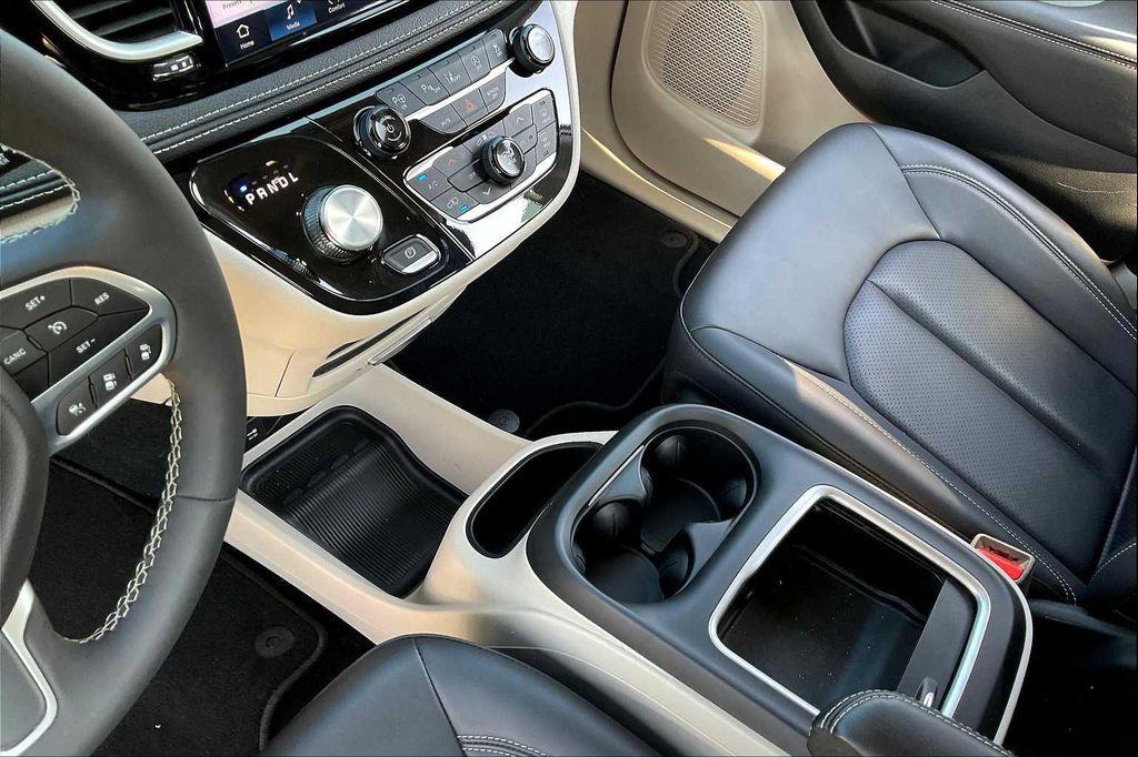 used 2024 Chrysler Pacifica car, priced at $38,999