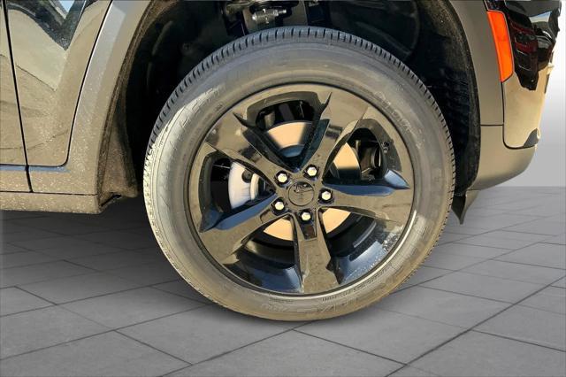 new 2025 Jeep Grand Cherokee car, priced at $43,375