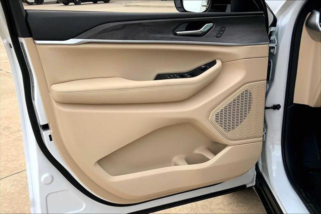 new 2025 Jeep Grand Cherokee car, priced at $46,415