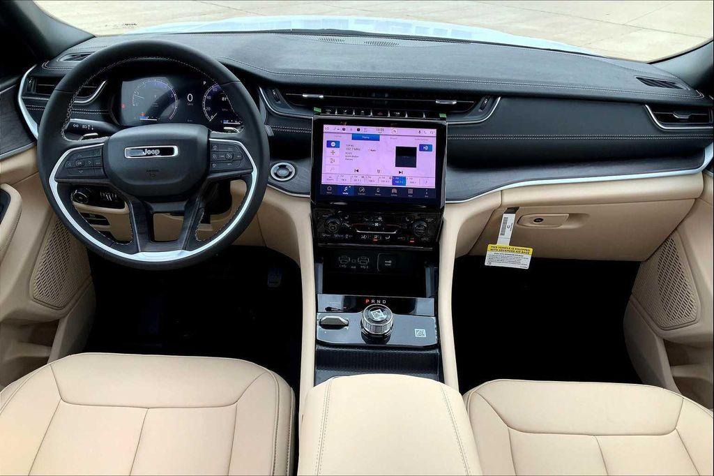 new 2025 Jeep Grand Cherokee car, priced at $44,815