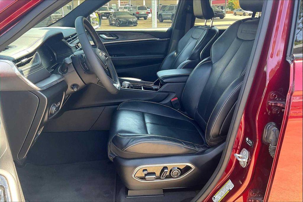 used 2023 Jeep Grand Cherokee car, priced at $33,499