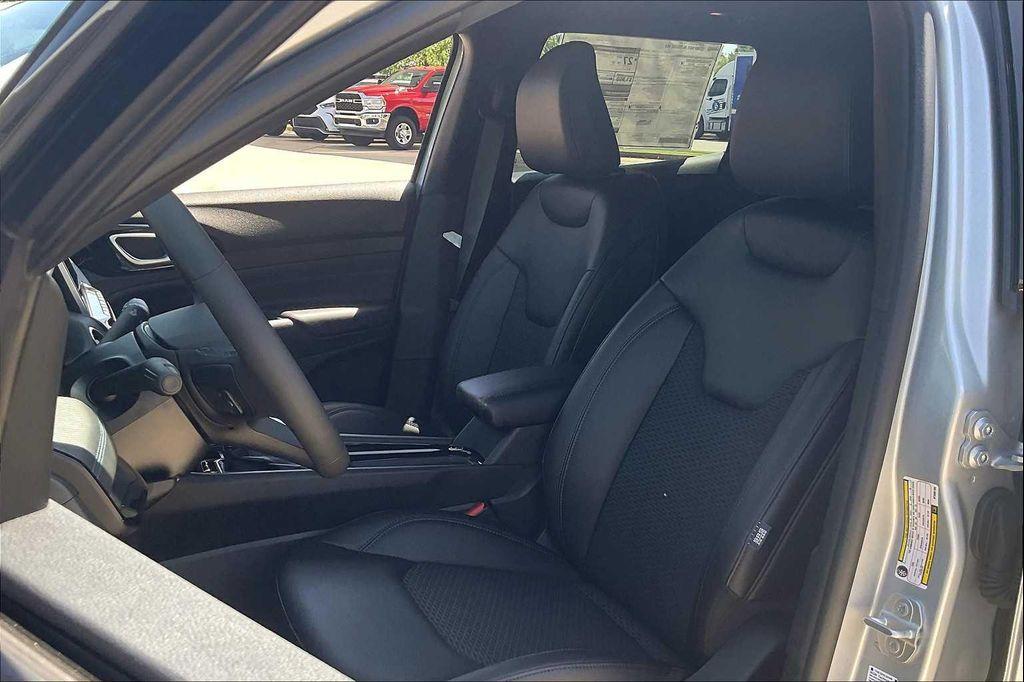 new 2025 Jeep Compass car, priced at $30,100