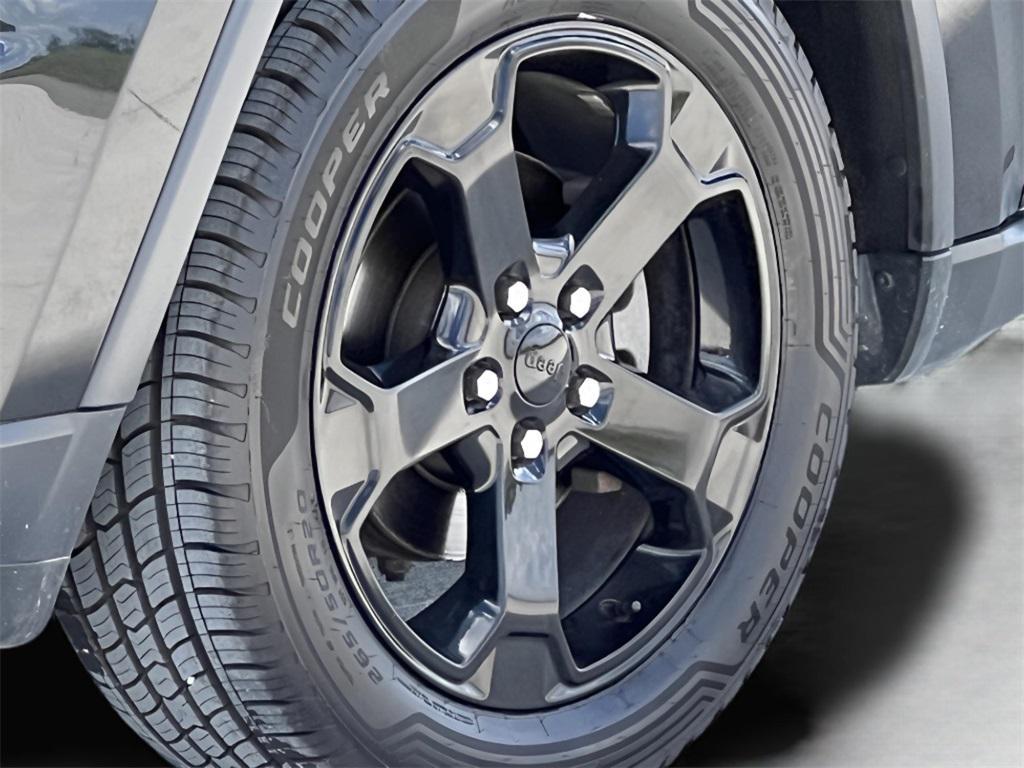 used 2018 Jeep Grand Cherokee car, priced at $17,615