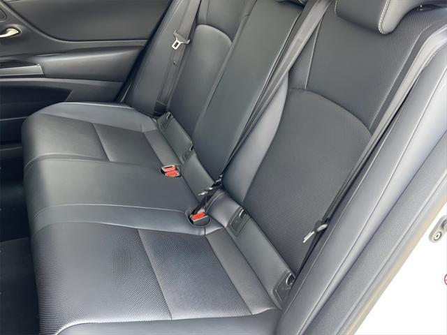 used 2019 Lexus ES 300h car, priced at $28,000