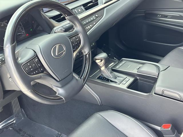 used 2019 Lexus ES 300h car, priced at $28,000