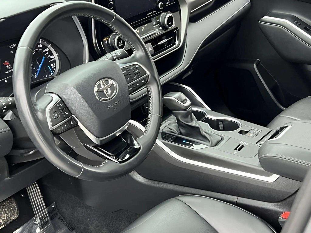 used 2020 Toyota Highlander Hybrid car, priced at $31,910