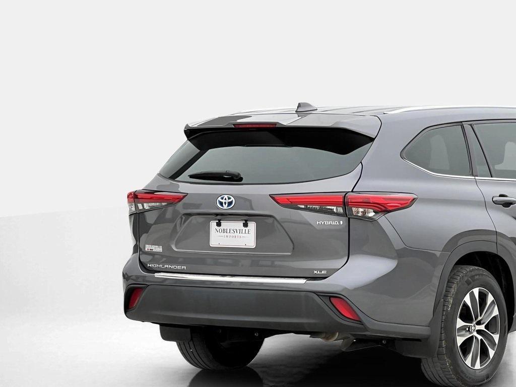 used 2020 Toyota Highlander Hybrid car, priced at $31,910