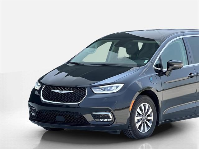 used 2022 Chrysler Pacifica Hybrid car, priced at $22,700