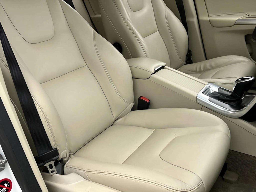 used 2015 Volvo XC60 car, priced at $11,564