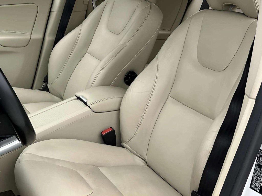 used 2015 Volvo XC60 car, priced at $11,564