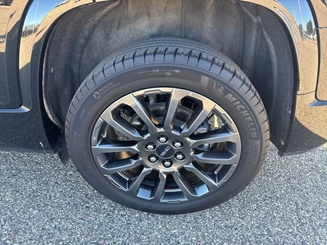 used 2023 GMC Acadia car, priced at $38,999