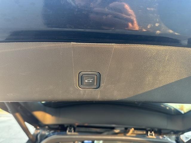 used 2023 Chevrolet Traverse car, priced at $37,650