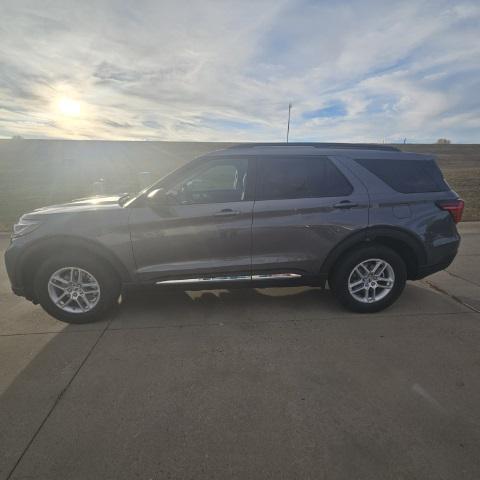 new 2025 Ford Explorer car, priced at $40,740