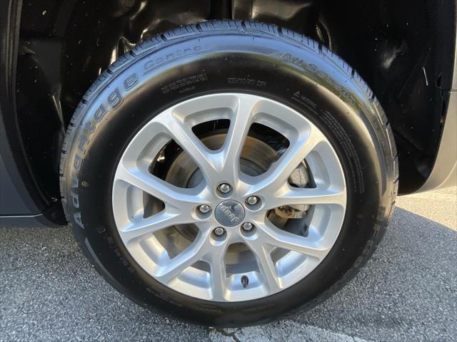 used 2015 Jeep Cherokee car, priced at $9,985