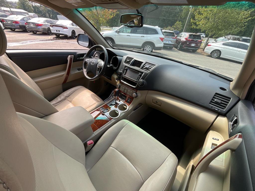 used 2013 Toyota Highlander car, priced at $13,985