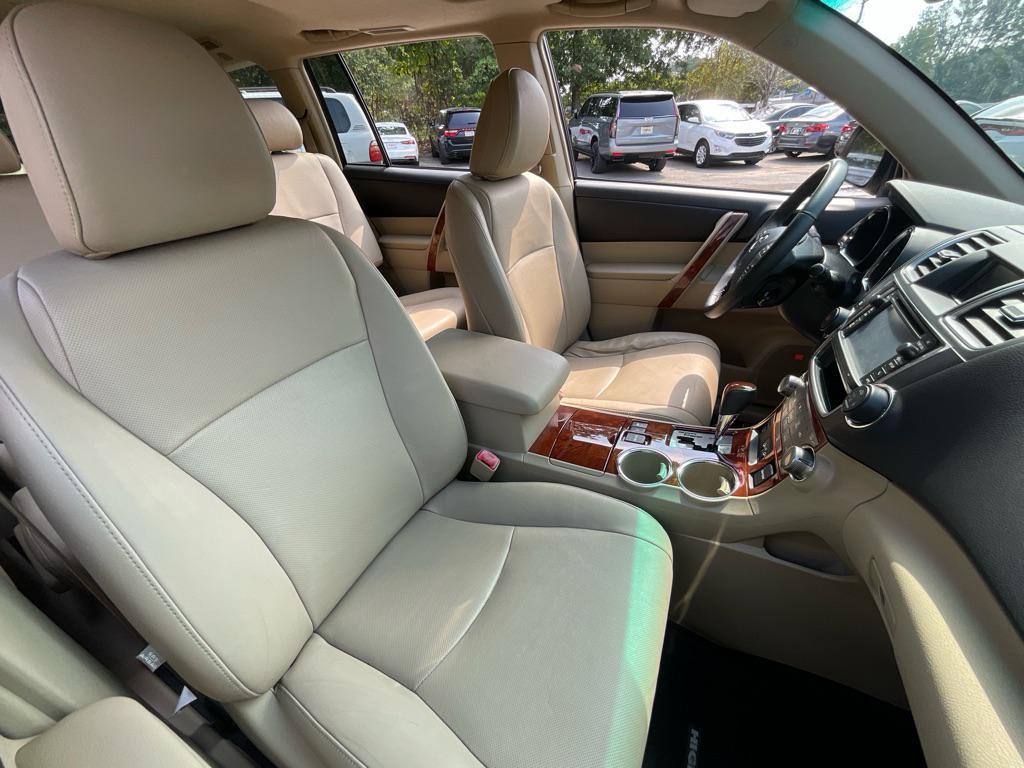 used 2013 Toyota Highlander car, priced at $13,985