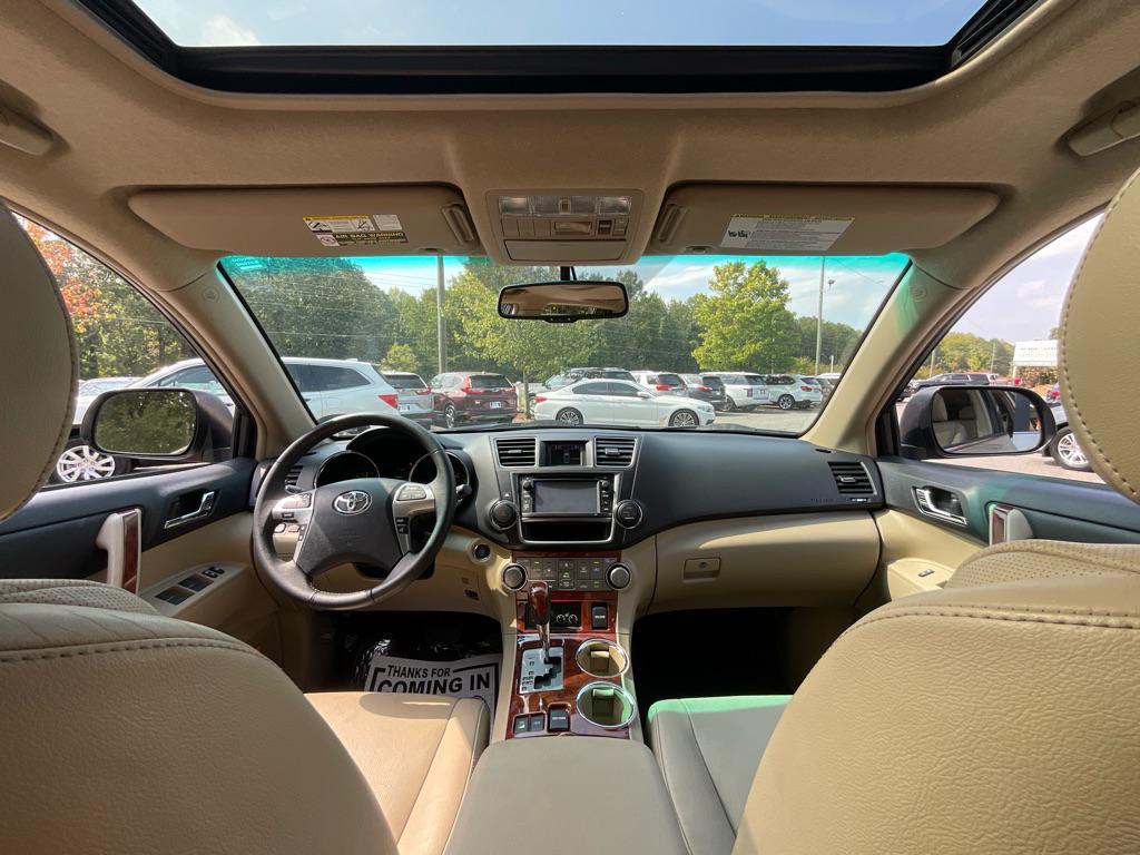 used 2013 Toyota Highlander car, priced at $13,985