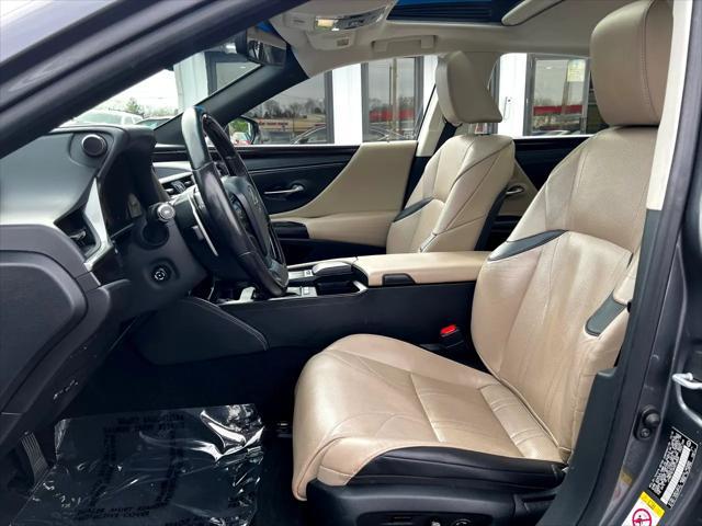 used 2019 Lexus ES 300h car, priced at $26,495