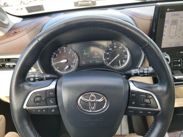 used 2020 Toyota Highlander car, priced at $34,995