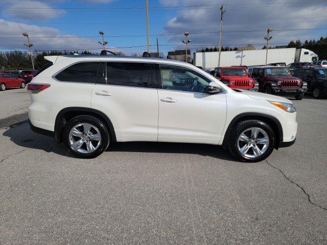 used 2015 Toyota Highlander car, priced at $20,495