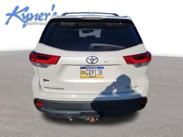 used 2018 Toyota Highlander car, priced at $25,495