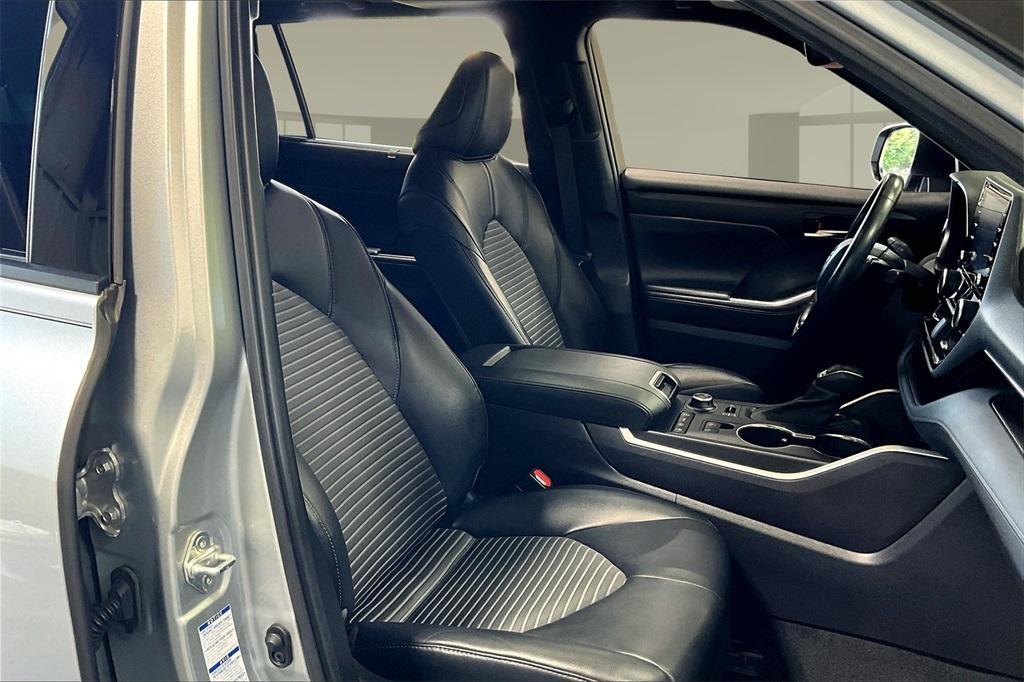 used 2021 Toyota Highlander car, priced at $34,324