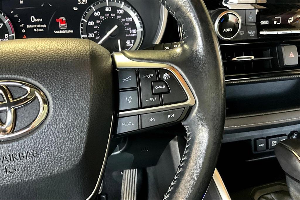 used 2021 Toyota Highlander car, priced at $34,324