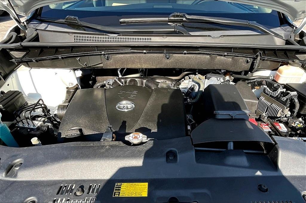 used 2018 Toyota Highlander car, priced at $28,200
