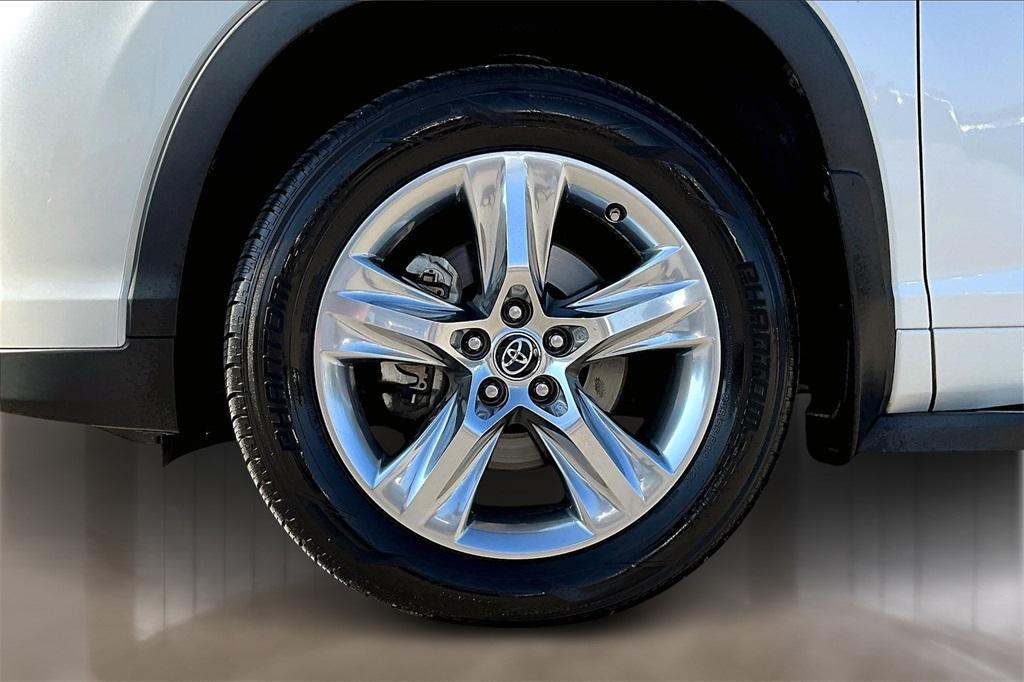 used 2018 Toyota Highlander car, priced at $28,200