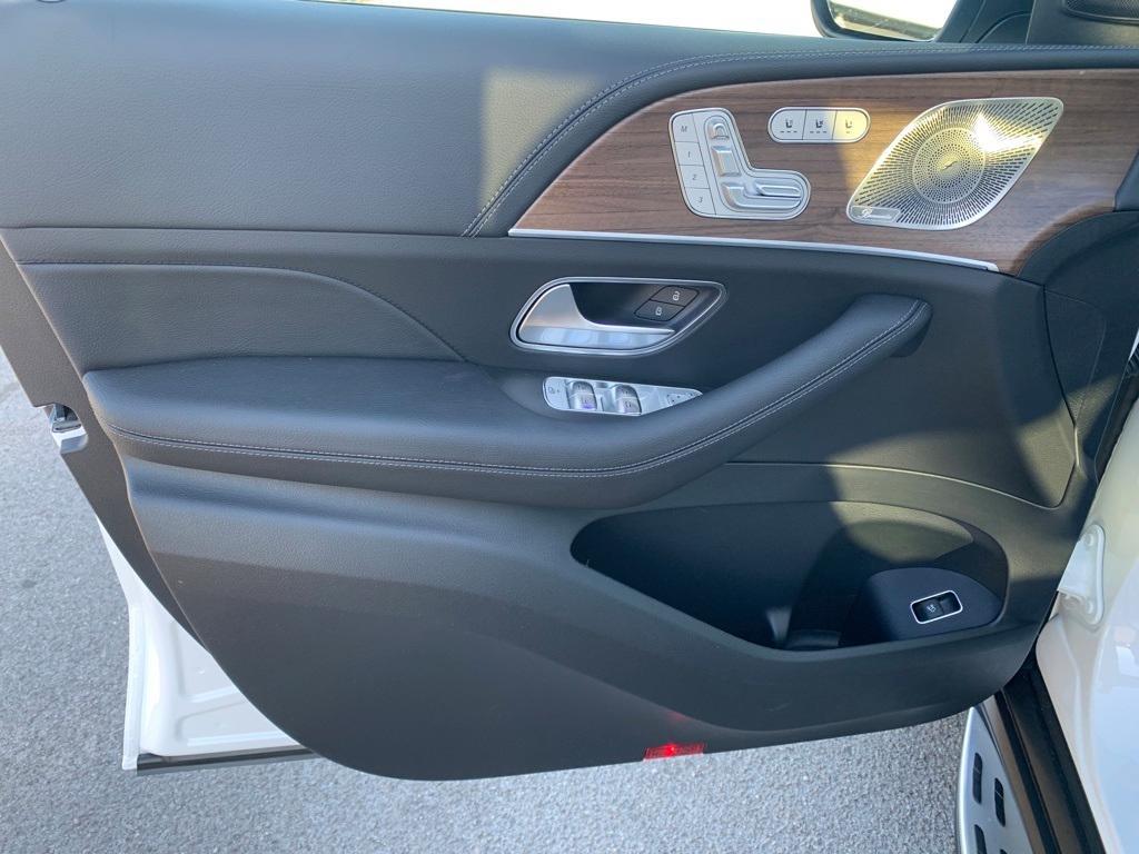 new 2025 Mercedes-Benz GLS 450 car, priced at $99,485