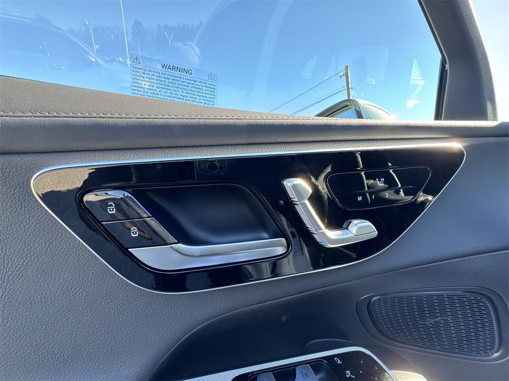 new 2025 Mercedes-Benz GLC 300 car, priced at $51,385