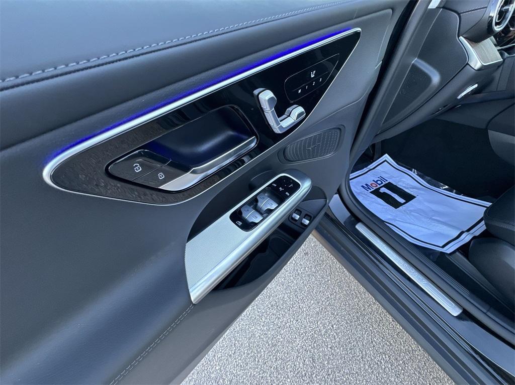 new 2025 Mercedes-Benz GLC 350e car, priced at $61,400