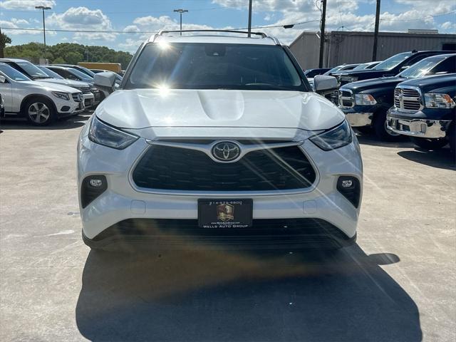used 2021 Toyota Highlander car, priced at $28,999