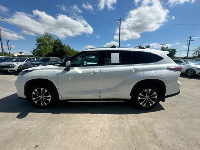 used 2021 Toyota Highlander car, priced at $28,999