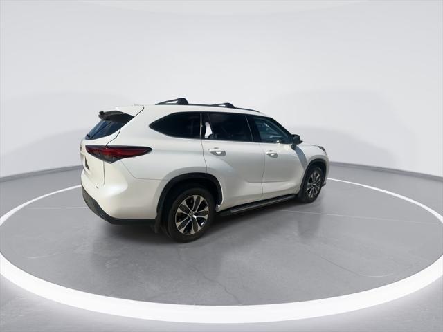 used 2021 Toyota Highlander car, priced at $28,999