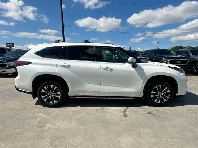 used 2021 Toyota Highlander car, priced at $28,999