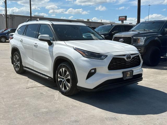 used 2021 Toyota Highlander car, priced at $28,999
