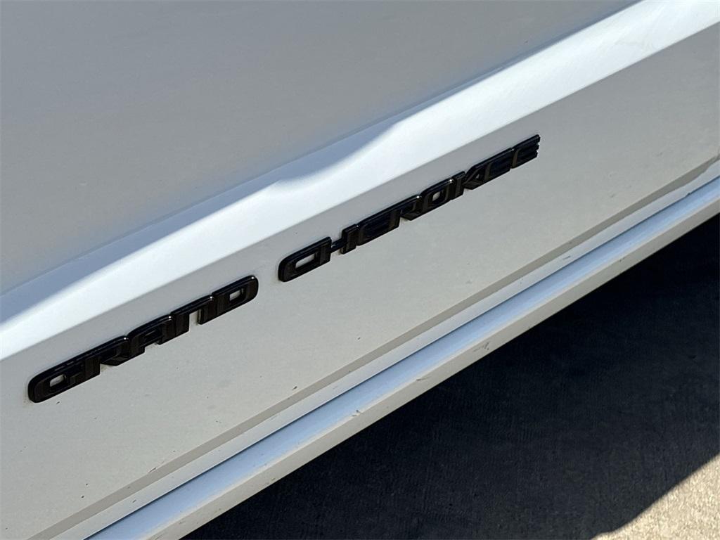used 2017 Jeep Grand Cherokee car, priced at $15,740