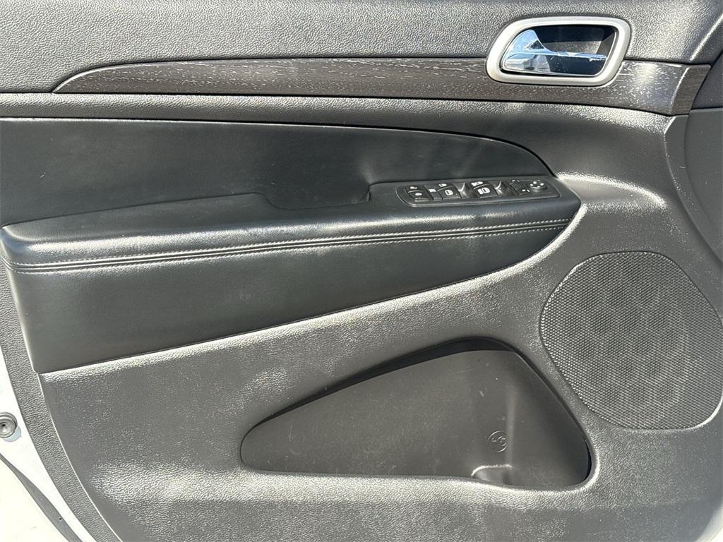 used 2017 Jeep Grand Cherokee car, priced at $15,740