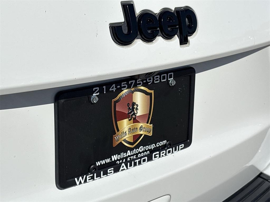 used 2017 Jeep Grand Cherokee car, priced at $15,740